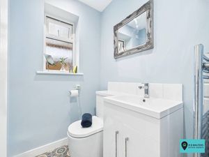 Downstairs WC - click for photo gallery